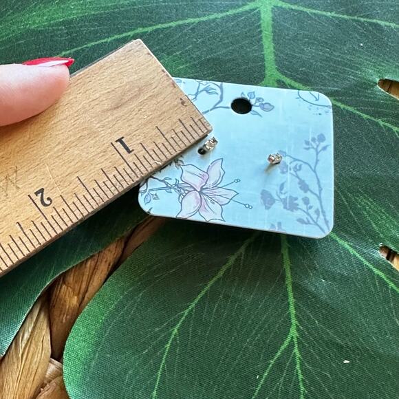 BOGO FREE TINY POST CRYSTALS EARRINGS (second hole?) - Picture 6 of 6